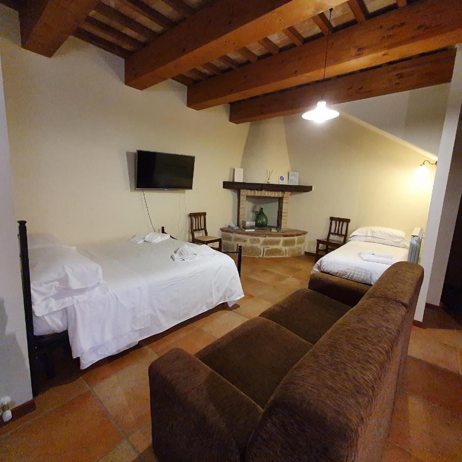 Pietra Maula Agriturismo Castelraimondo Buitenkant foto