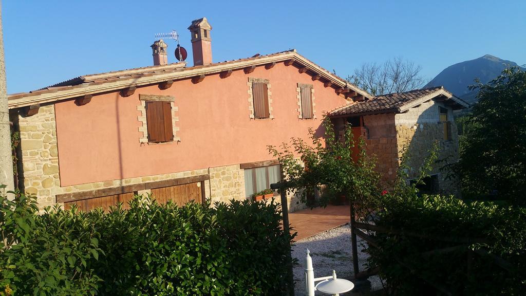 Pietra Maula Agriturismo Castelraimondo Buitenkant foto
